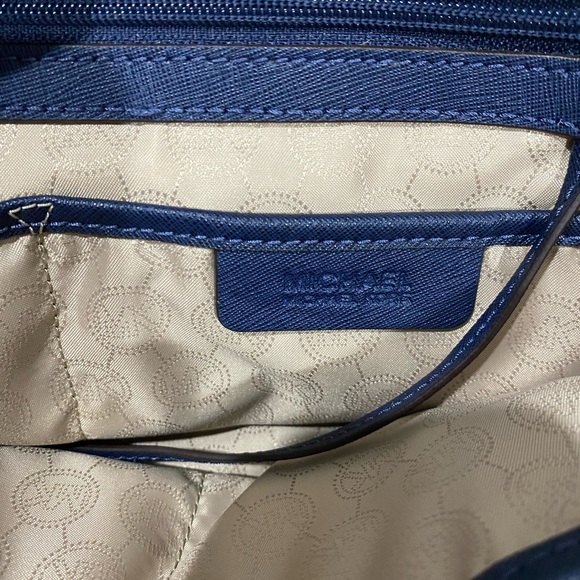 Michael Kors medium tote with gold zipper - Picture 4 of 5